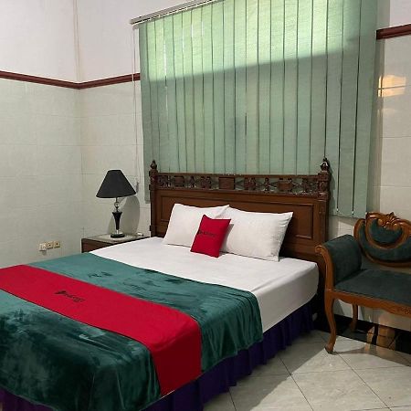 Reddoorz Syariah @ Karang Pilang Hotel Karangpilang Ngoại thất bức ảnh