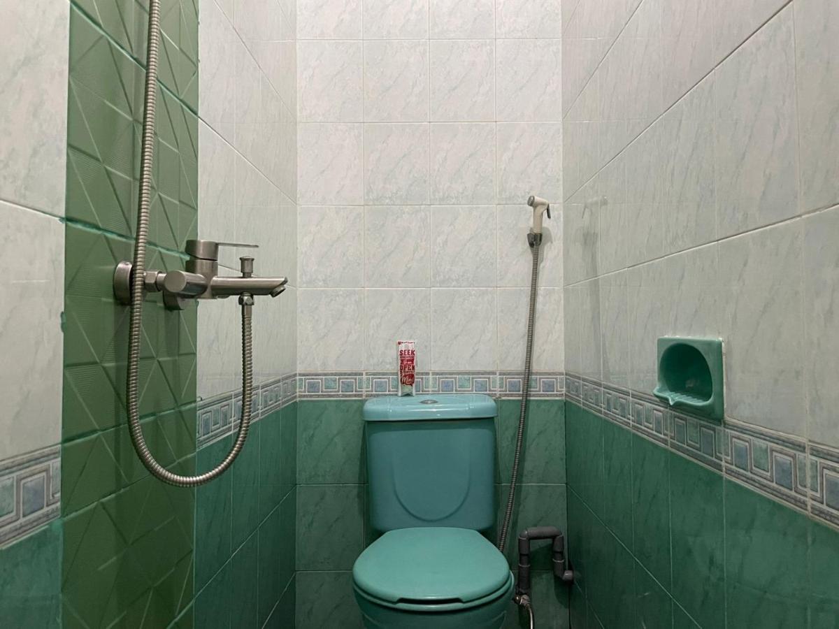Reddoorz Syariah @ Karang Pilang Hotel Karangpilang Ngoại thất bức ảnh