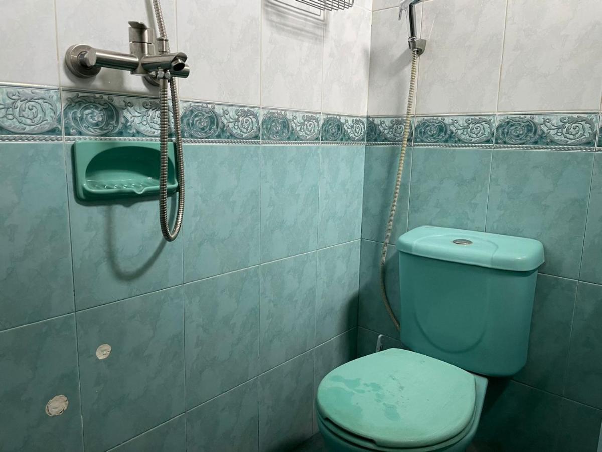 Reddoorz Syariah @ Karang Pilang Hotel Karangpilang Ngoại thất bức ảnh