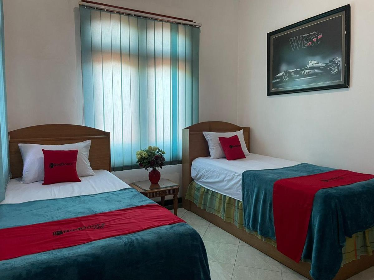Reddoorz Syariah @ Karang Pilang Hotel Karangpilang Ngoại thất bức ảnh