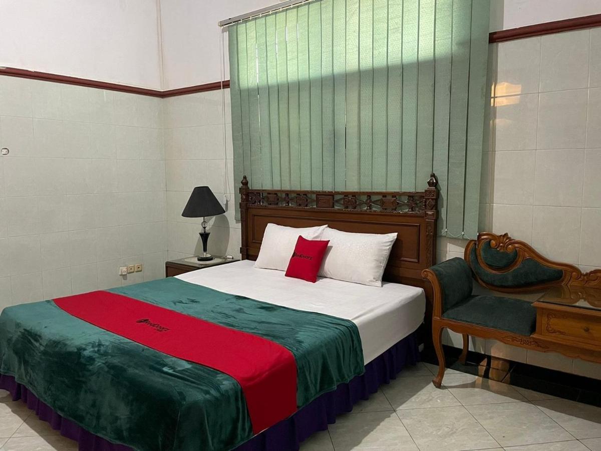 Reddoorz Syariah @ Karang Pilang Hotel Karangpilang Ngoại thất bức ảnh
