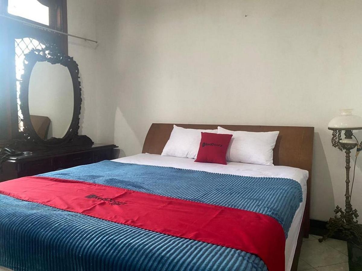 Reddoorz Syariah @ Karang Pilang Hotel Karangpilang Ngoại thất bức ảnh