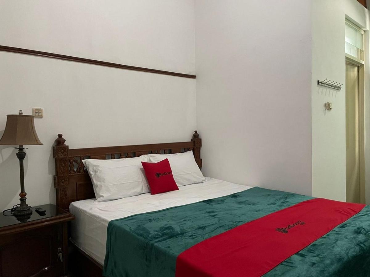 Reddoorz Syariah @ Karang Pilang Hotel Karangpilang Ngoại thất bức ảnh