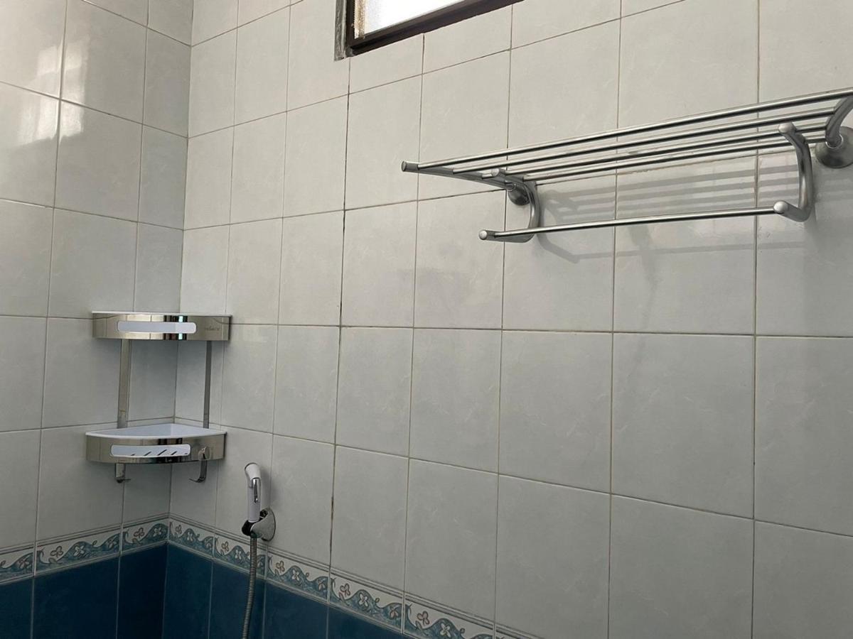 Reddoorz Syariah @ Karang Pilang Hotel Karangpilang Ngoại thất bức ảnh
