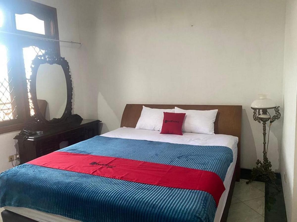 Reddoorz Syariah @ Karang Pilang Hotel Karangpilang Ngoại thất bức ảnh