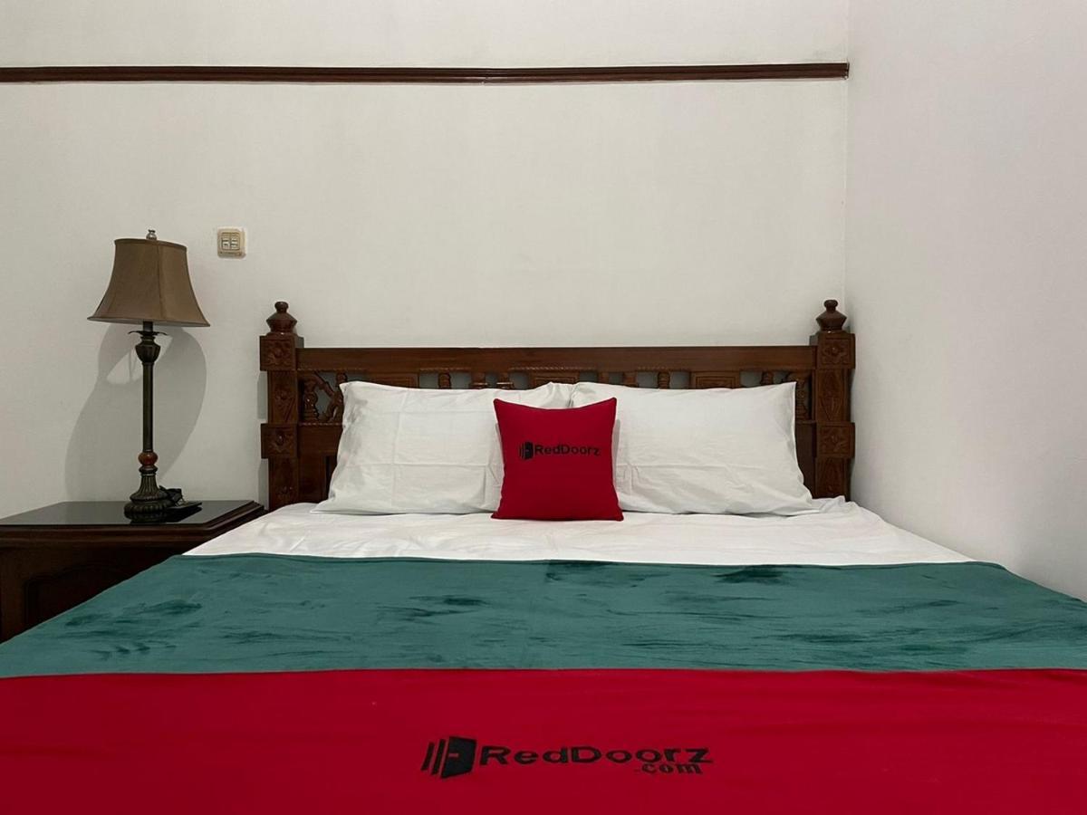 Reddoorz Syariah @ Karang Pilang Hotel Karangpilang Ngoại thất bức ảnh