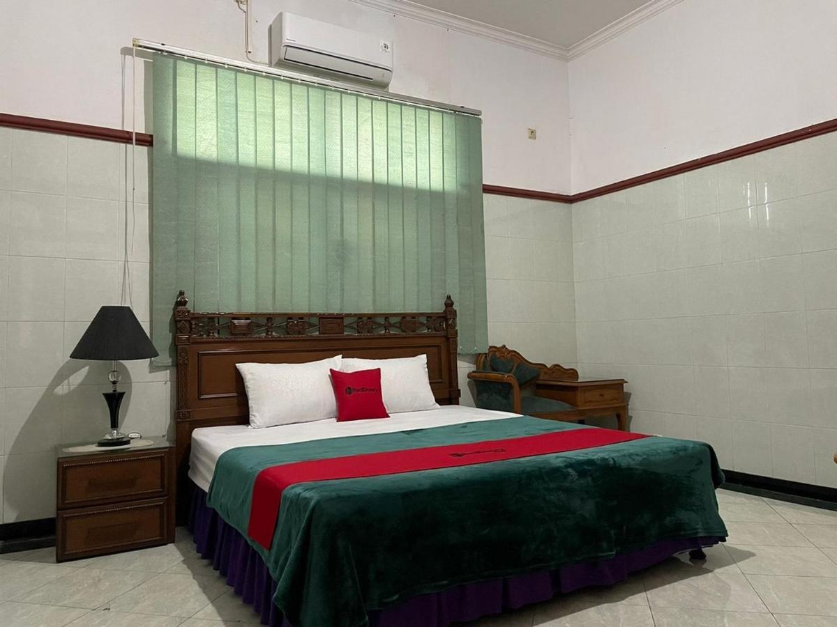 Reddoorz Syariah @ Karang Pilang Hotel Karangpilang Ngoại thất bức ảnh