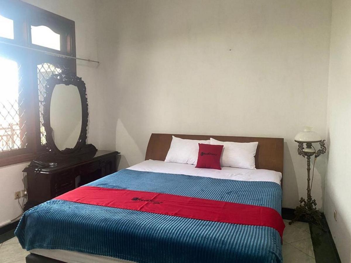 Reddoorz Syariah @ Karang Pilang Hotel Karangpilang Ngoại thất bức ảnh