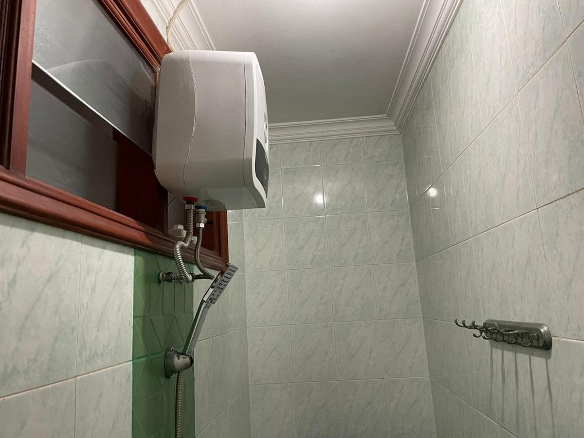 Reddoorz Syariah @ Karang Pilang Hotel Karangpilang Ngoại thất bức ảnh