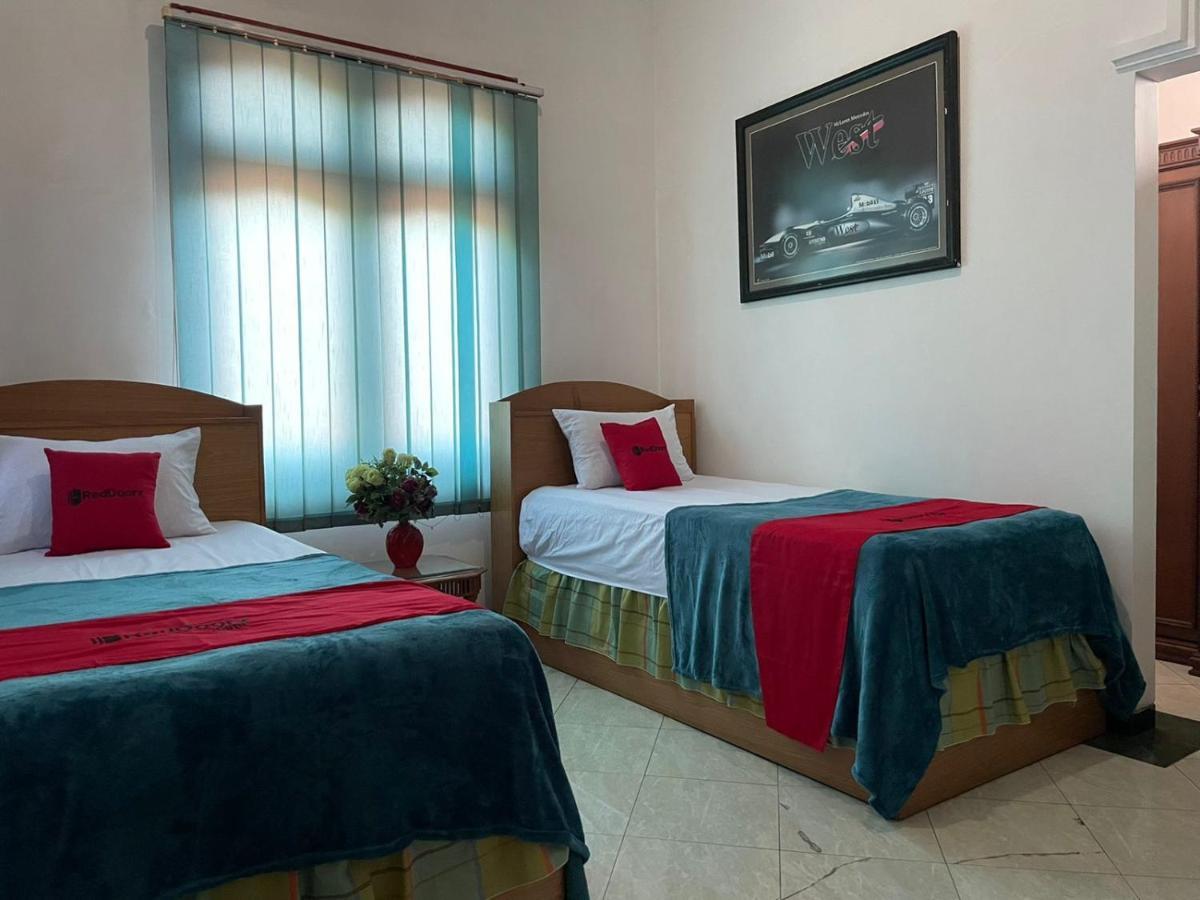 Reddoorz Syariah @ Karang Pilang Hotel Karangpilang Ngoại thất bức ảnh