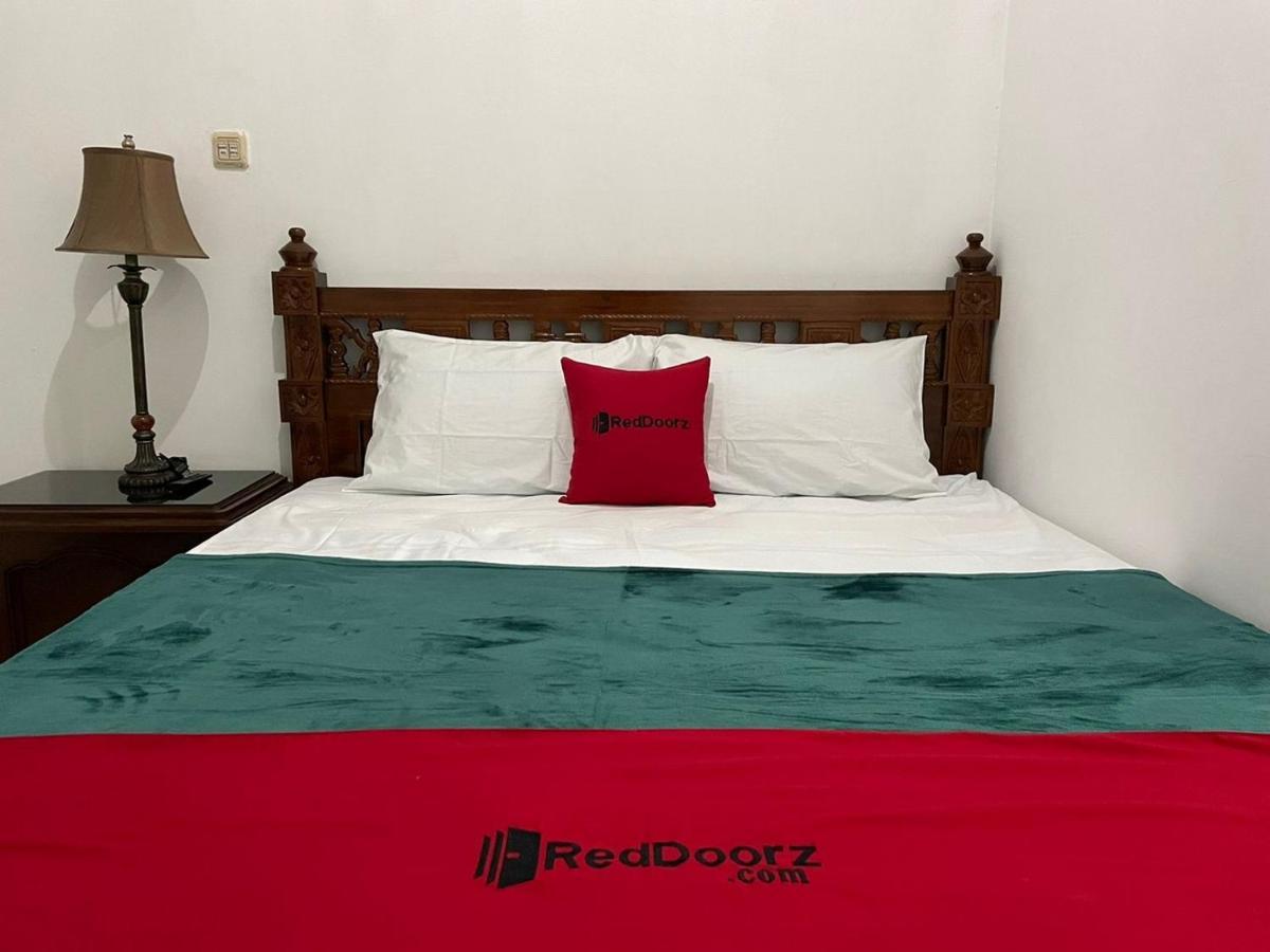 Reddoorz Syariah @ Karang Pilang Hotel Karangpilang Ngoại thất bức ảnh