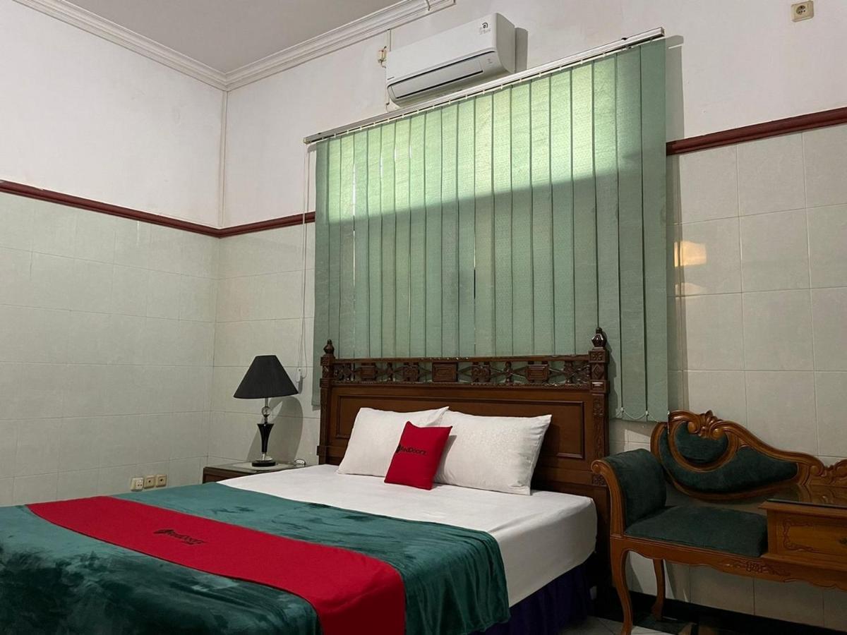 Reddoorz Syariah @ Karang Pilang Hotel Karangpilang Ngoại thất bức ảnh