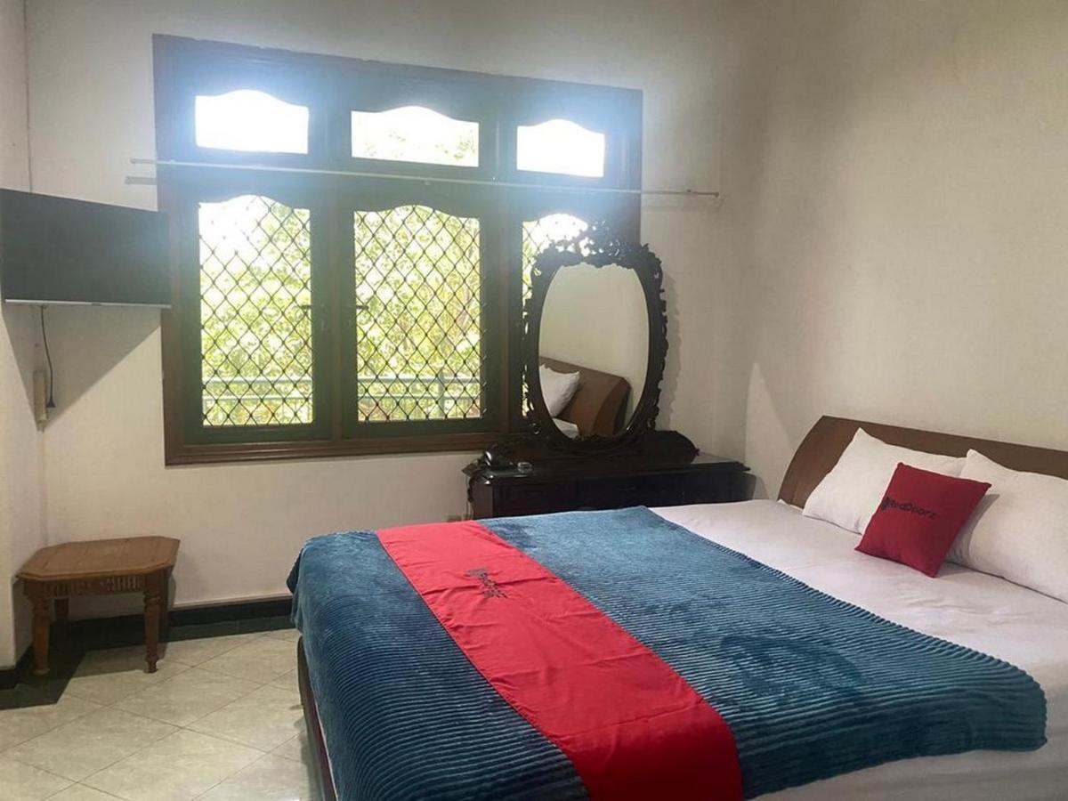 Reddoorz Syariah @ Karang Pilang Hotel Karangpilang Ngoại thất bức ảnh