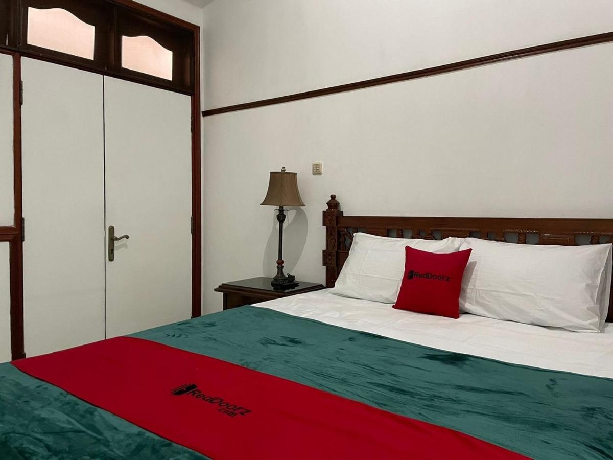 Reddoorz Syariah @ Karang Pilang Hotel Karangpilang Ngoại thất bức ảnh