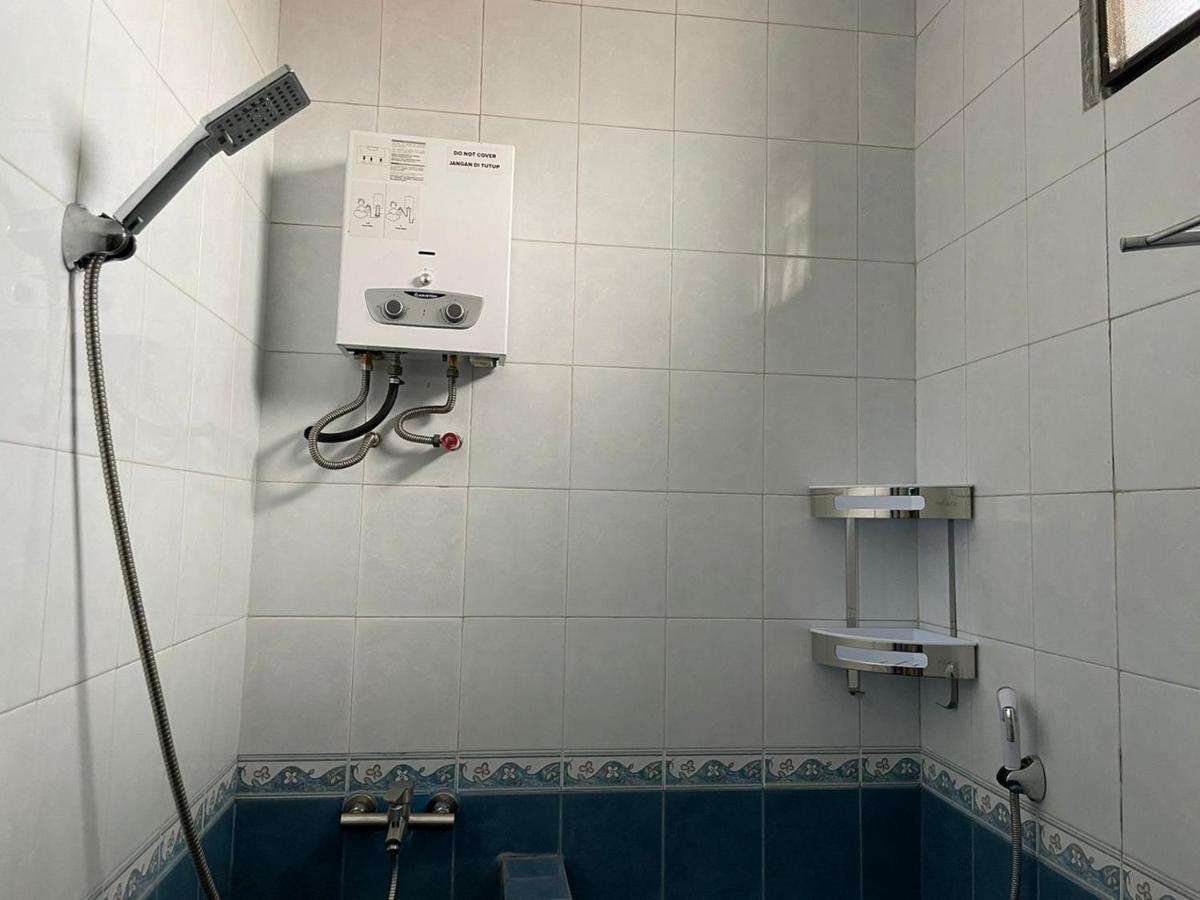 Reddoorz Syariah @ Karang Pilang Hotel Karangpilang Ngoại thất bức ảnh